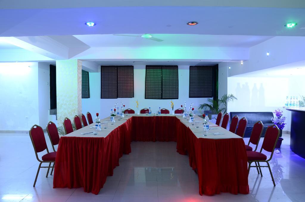 Hotel Global Radiance New Delhi Exteriör bild